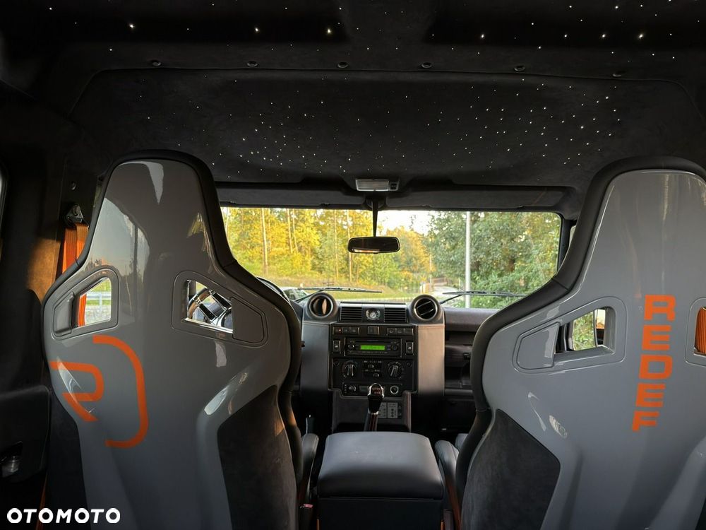 Land Rover Defender 2.4 TD4 SE - 18