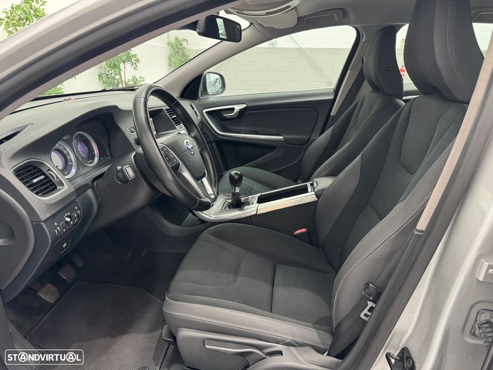 Volvo V60 2.0 D3 Momentum - 15