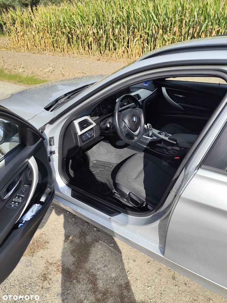 BMW Seria 3 318d - 14