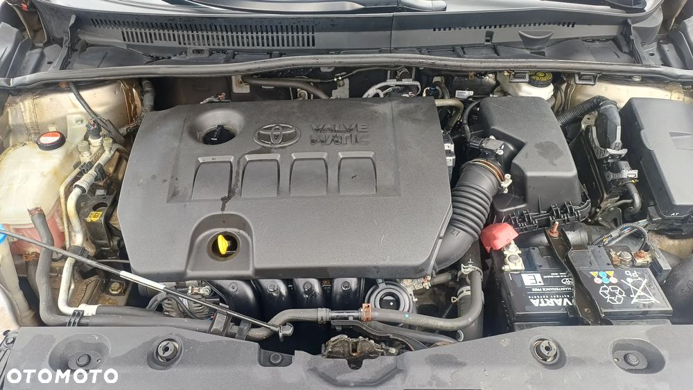 Toyota Avensis 1.8 Premium - 23