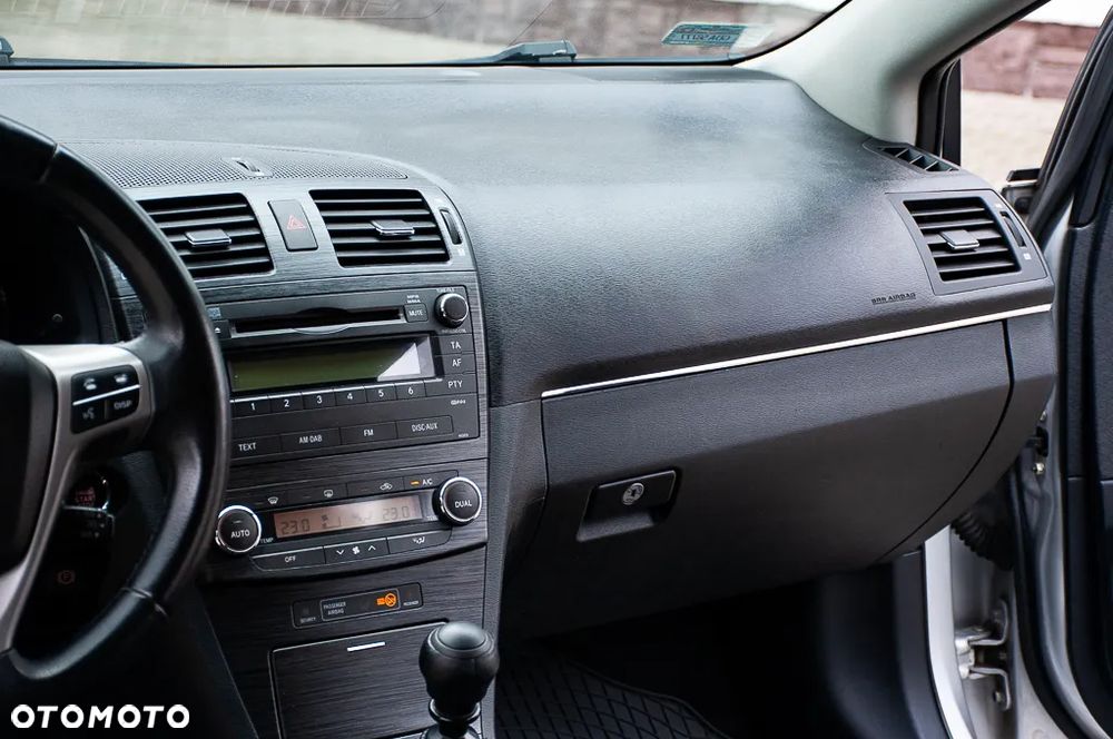 Toyota Avensis 2.0 D-4D Sol - 26