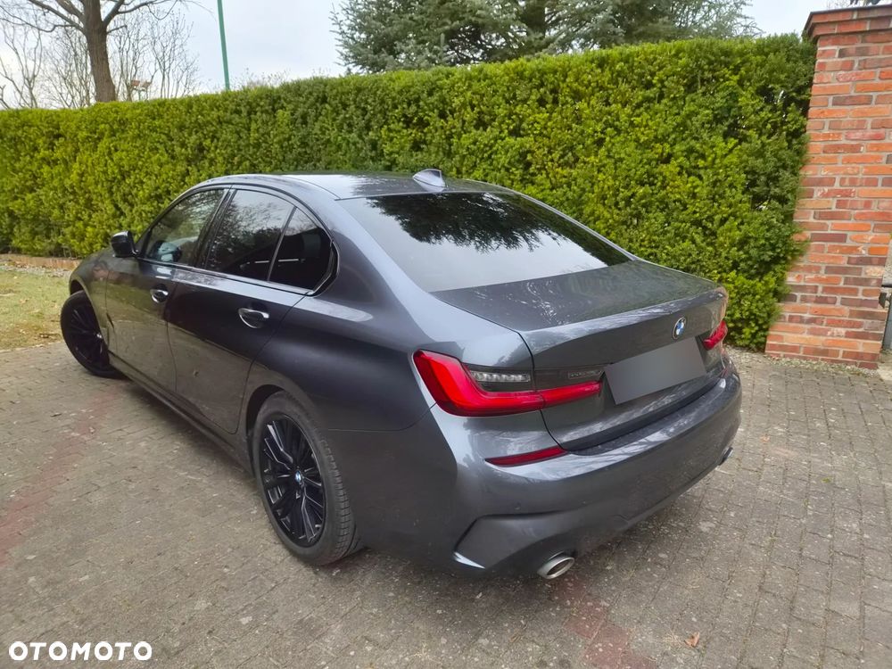 BMW Seria 3 330i xDrive - 4