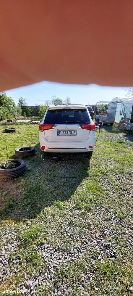 Mitsubishi Outlander - 3