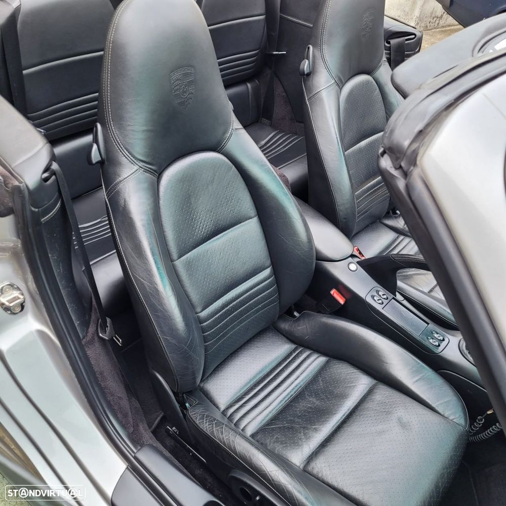 Porsche 911 (996) Carrera 4S Cabrio - 10