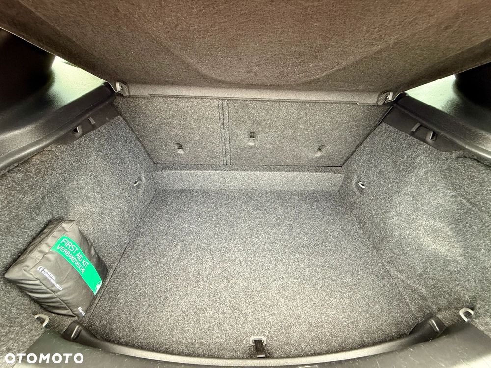 Volvo V40 T2 Momentum - 24