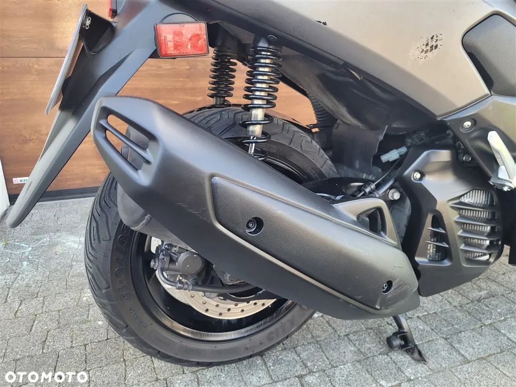 Yamaha NMAX - 16