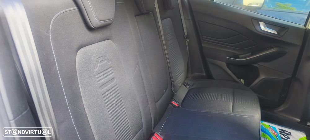 Ford Focus 1.5 TDCi EcoBlue Active - 4