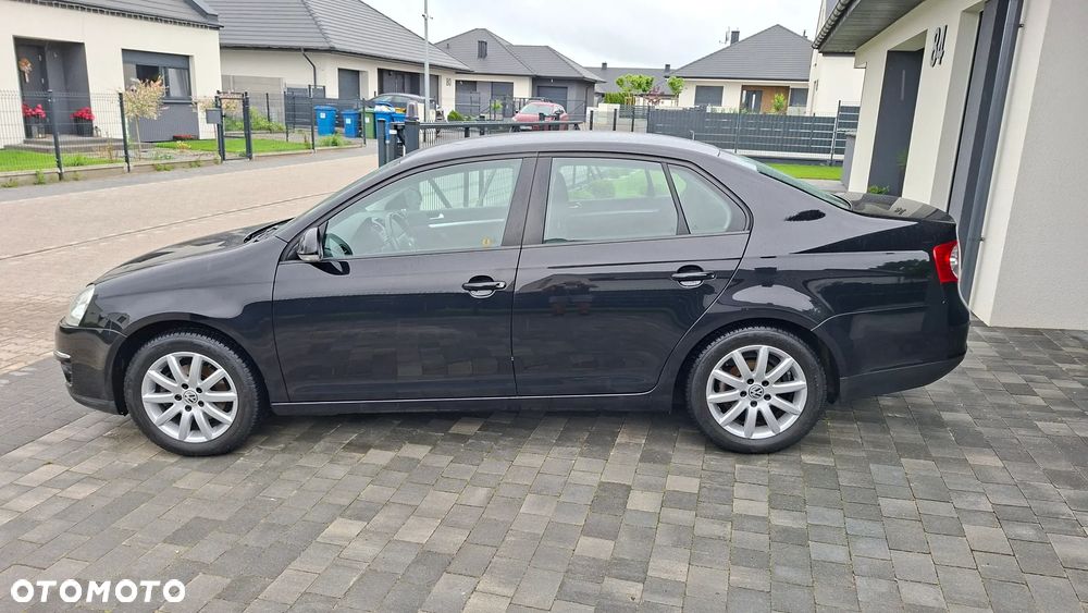 Volkswagen Jetta 1.6 Trendline - 14
