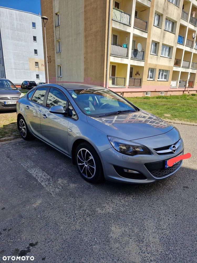 Opel Astra 1.4 Turbo - 2