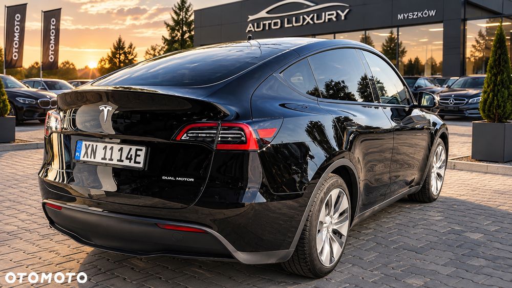 Tesla Model Y Long Range AWD - 3