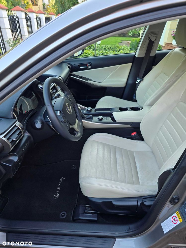 Lexus Inny - 7