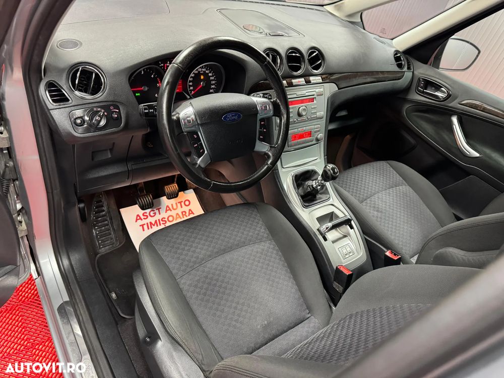 Ford Galaxy 2.0 TDCi Ghia - 9