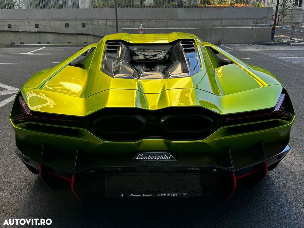 Lamborghini Revuelto - 18