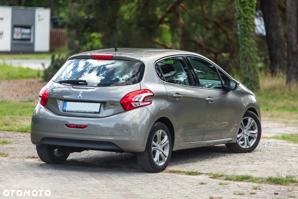 Peugeot 208 e-HDi 115 Stop&Start Allure - 11