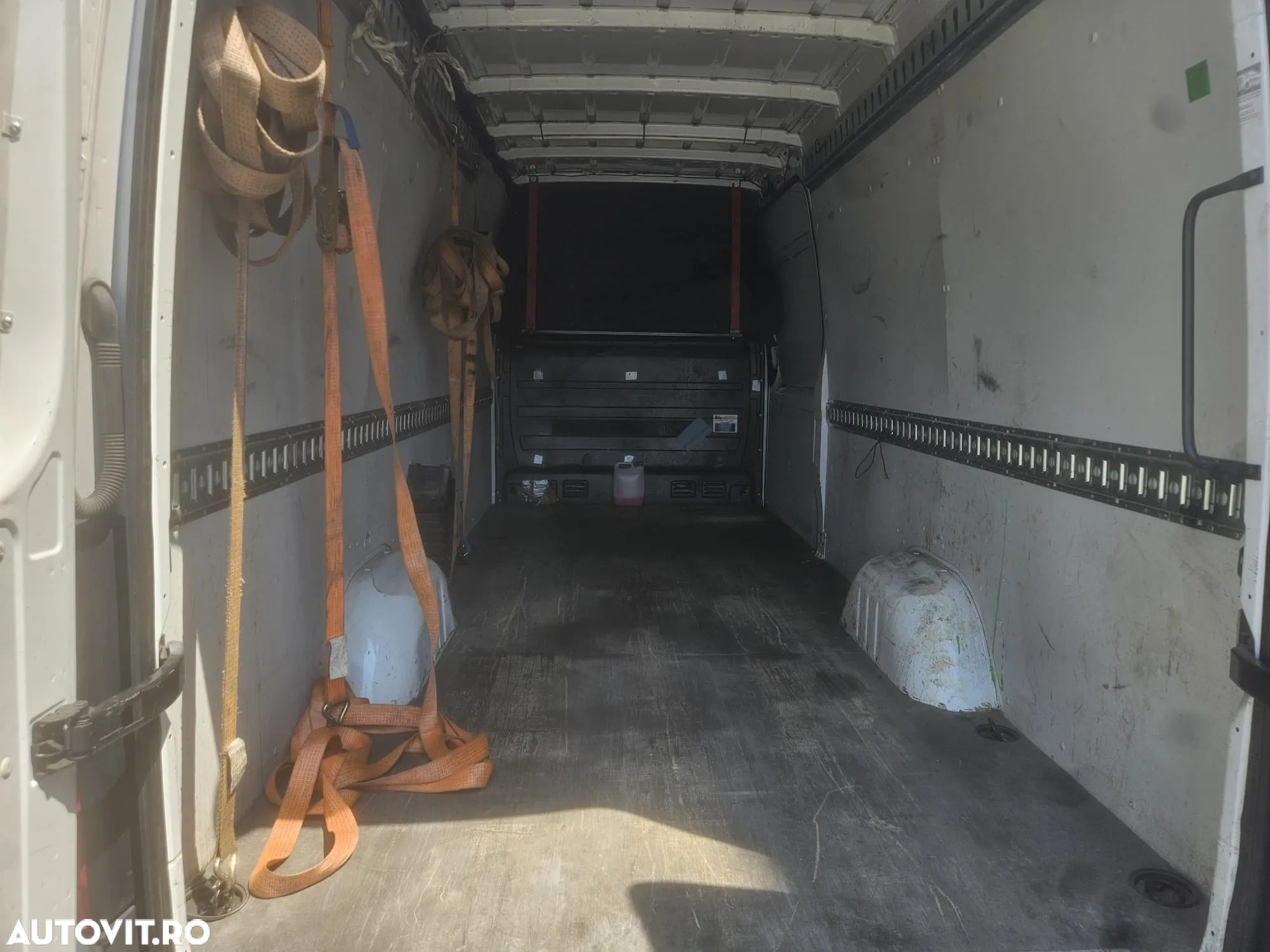 Mercedes-Benz Sprinter - 11
