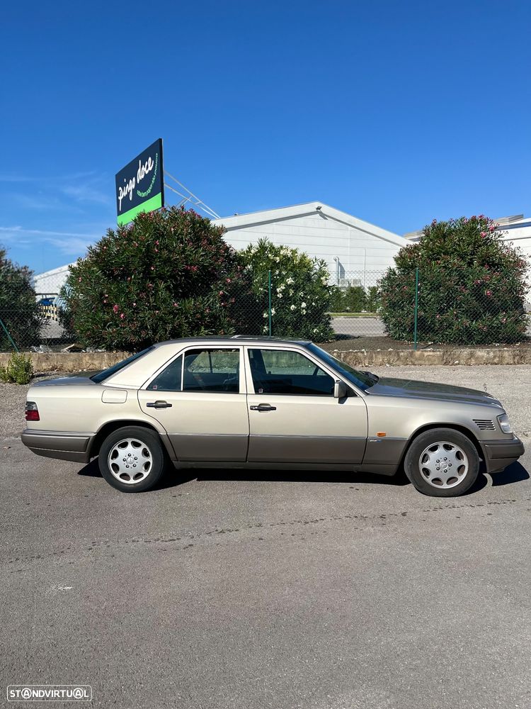 Mercedes-Benz E 250 D Turbo - 1