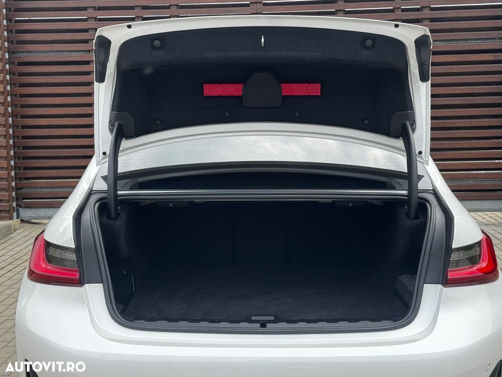 BMW Seria 3 330e Aut. Luxury Line - 14