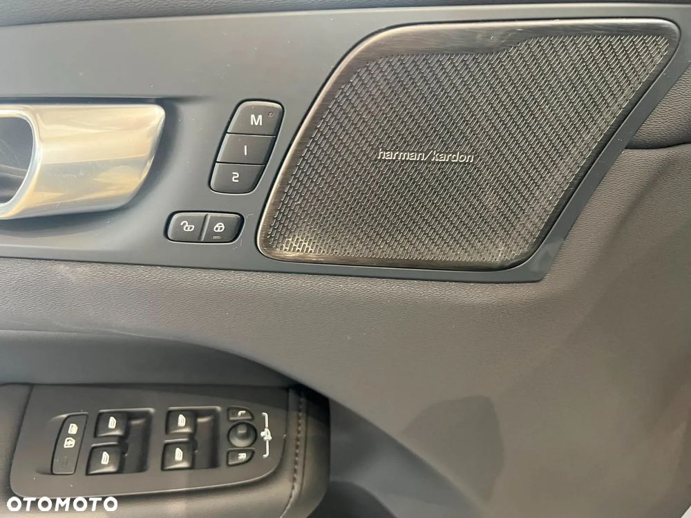 Volvo XC 60 T8 Plug-In Hybrid AWD Ultimate Dark - 31