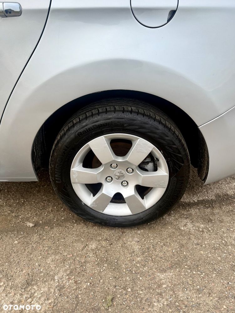 Peugeot 5008 1.6 HDi Family 7os - 16