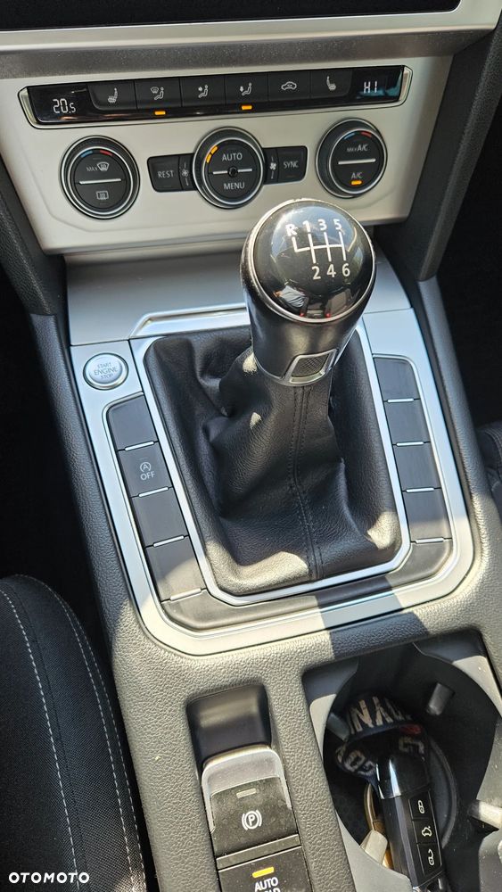 Volkswagen Passat - 20