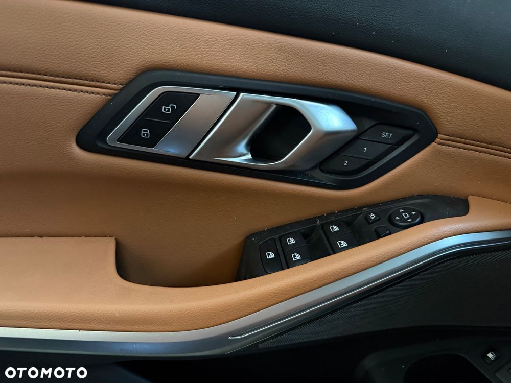 BMW Seria 3 330e M Sport - 11
