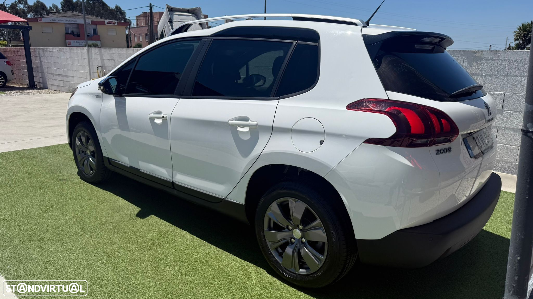 Peugeot 2008 1.2 PureTech Style - 12
