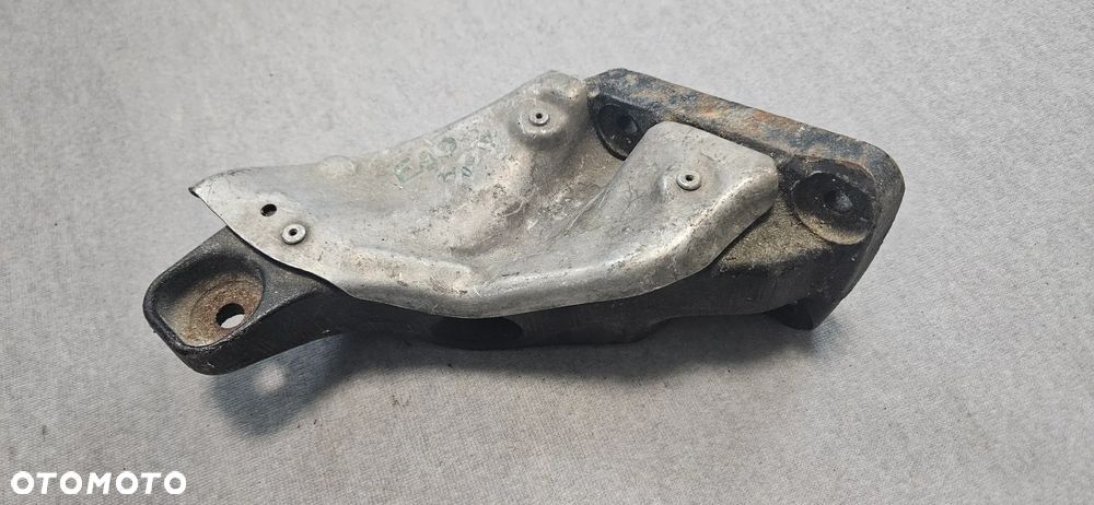 Łapa wspornik silnika BMW E90 E91 E92 3,0 D 6770044 - 2