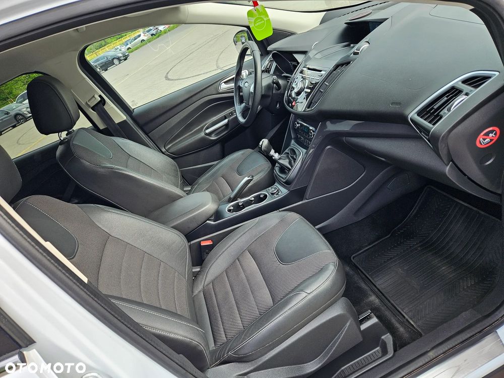 Ford Kuga 1.6 EcoBoost 2x4 Titanium - 14