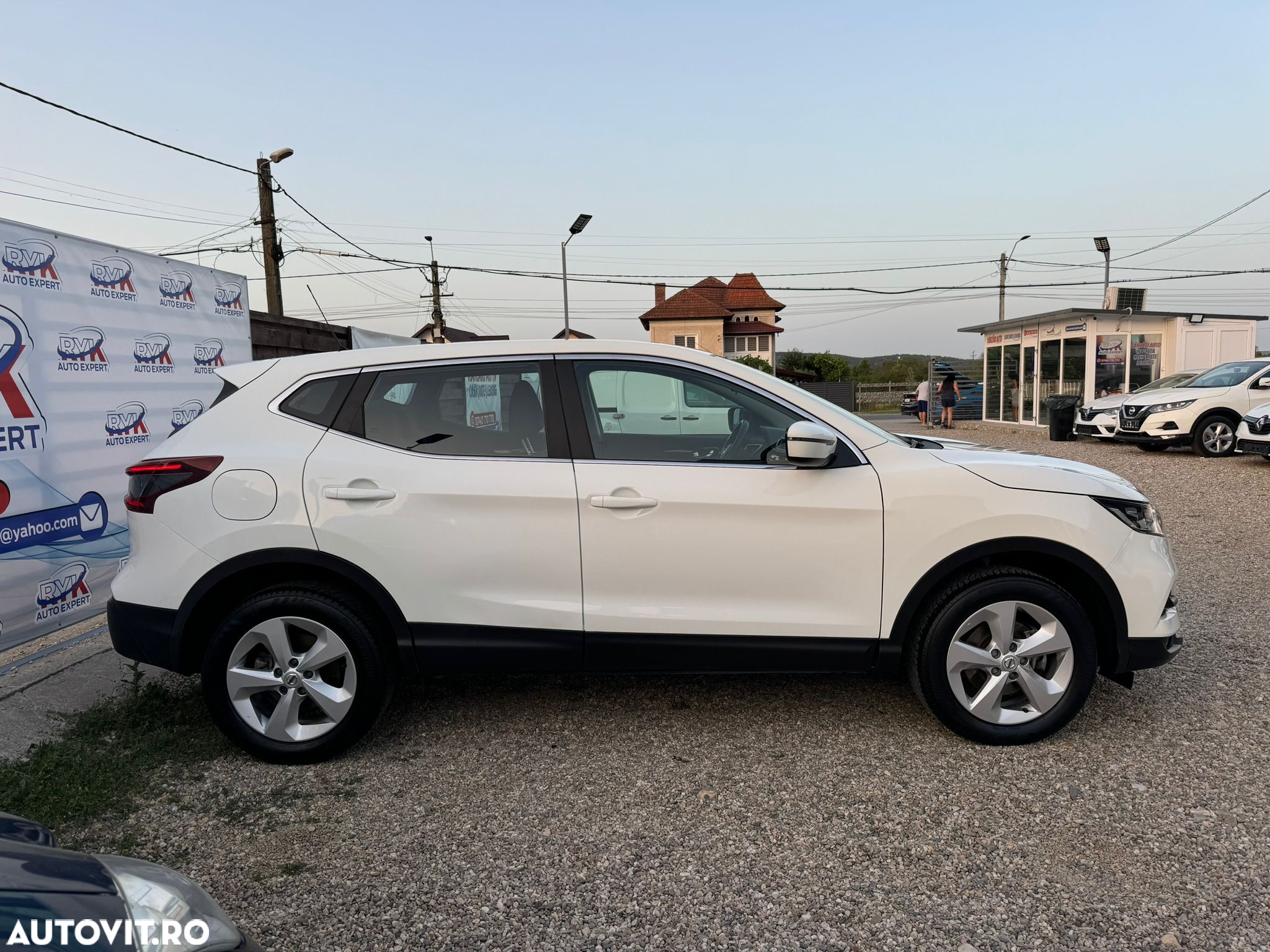 Nissan Qashqai 1.5 DCI N-CONNECTA - 10