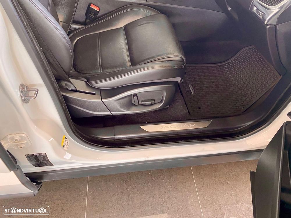 Jaguar E-Pace 2.0 i4D R-Dynamic S - 14