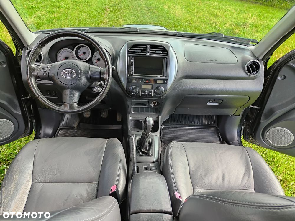 Toyota RAV4 2.0 D-4D 4x4 - 12