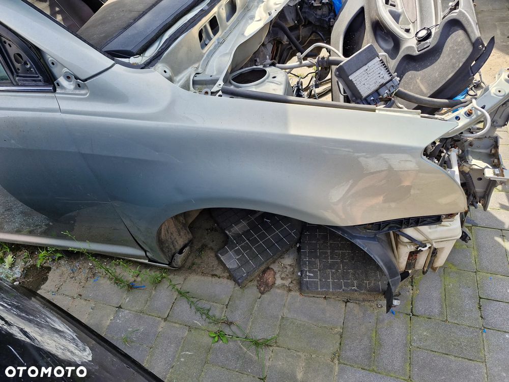 Błotnik prawy przód AVENSIS T25 6T1