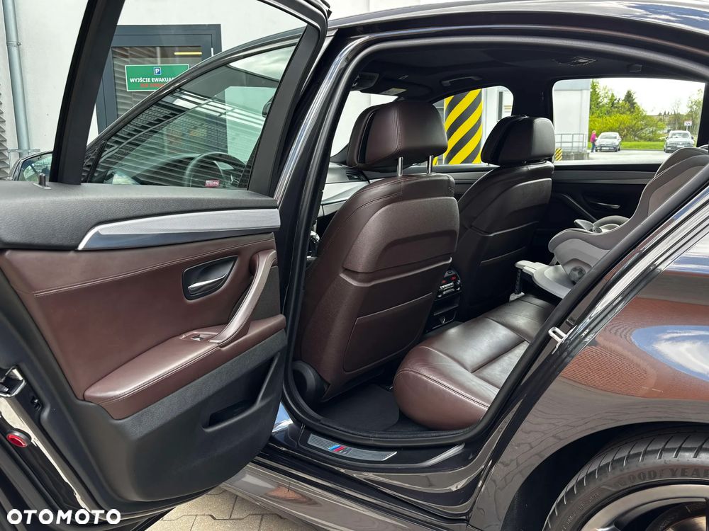 BMW Seria 5 M550d xDrive - 34
