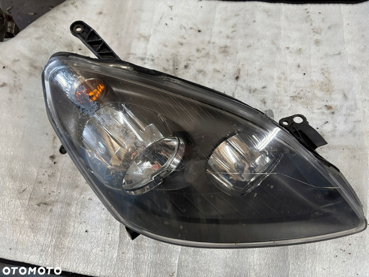 OPEL ZAFIRA B II LAMPA PRZÓD PRAWA EUROPA FIRMA TYC 20-A725 - 2