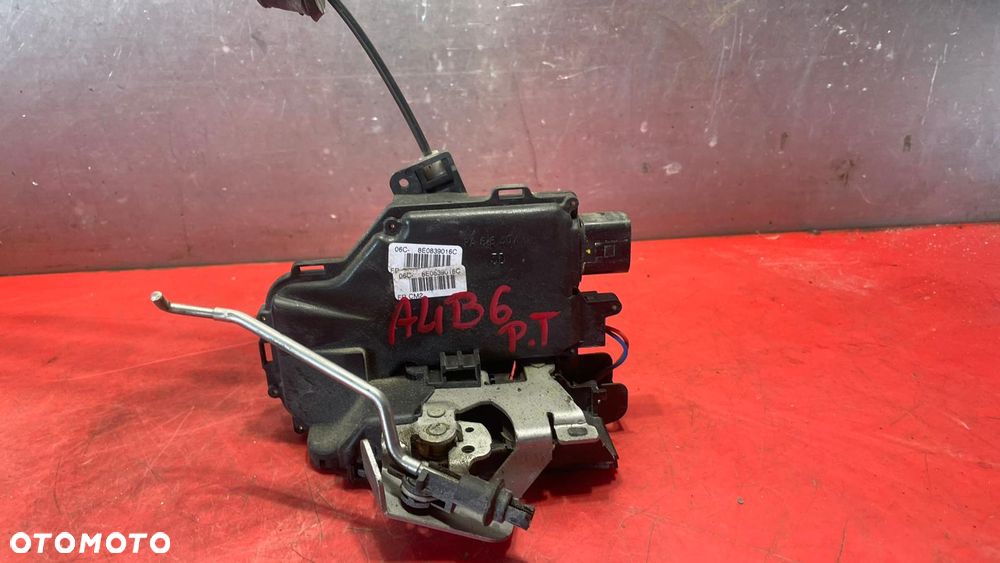 ZAMEK DRZWI PRAWY TYŁ AUDI A4 B6 - 4