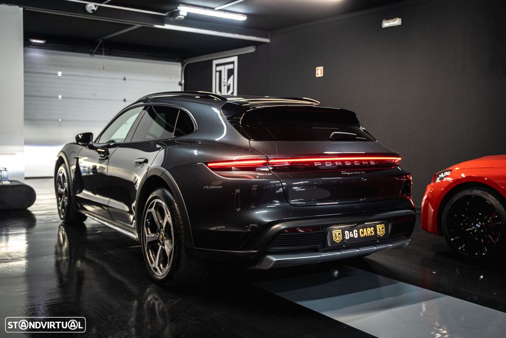 Porsche Taycan Cross Turismo 4 - 3