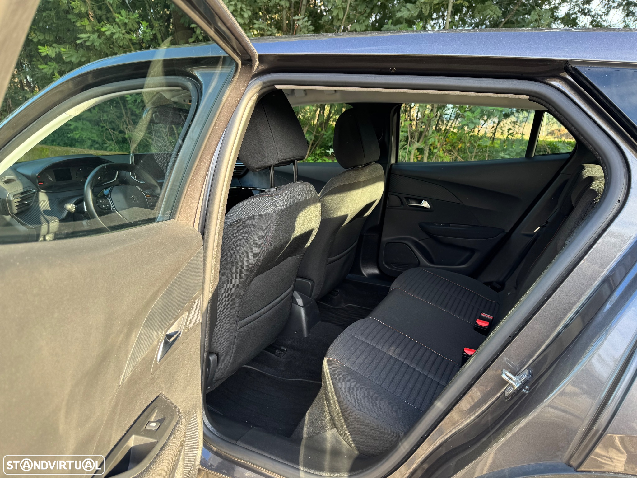 Peugeot 2008 1.2 PureTech Active Pack EAT8 - 14