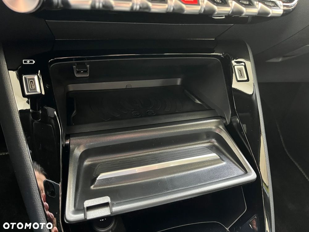 Peugeot 208 1.2 mHEV GT - 28