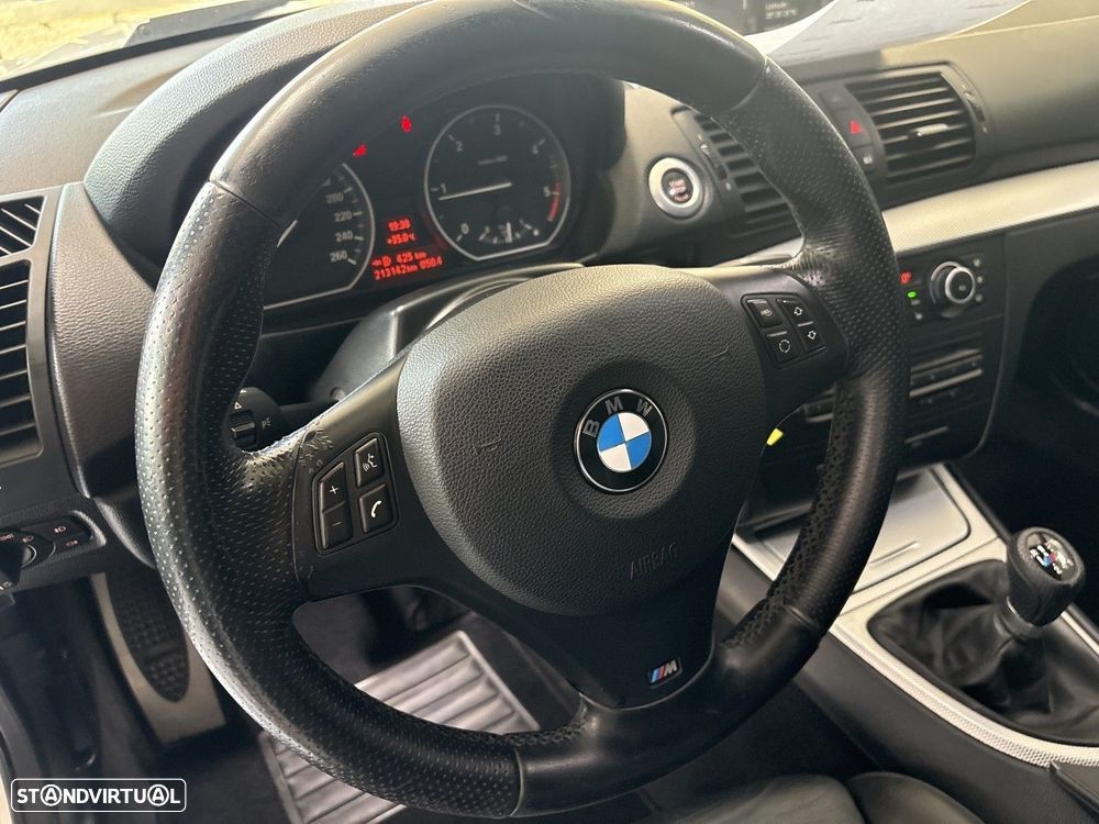 BMW 120 d Limited Edition Lifestyle c/ M Sport Pack - 15