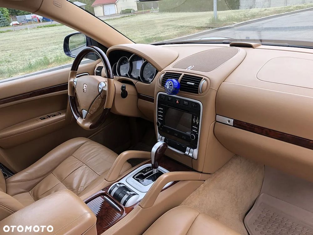 Porsche Cayenne - 40