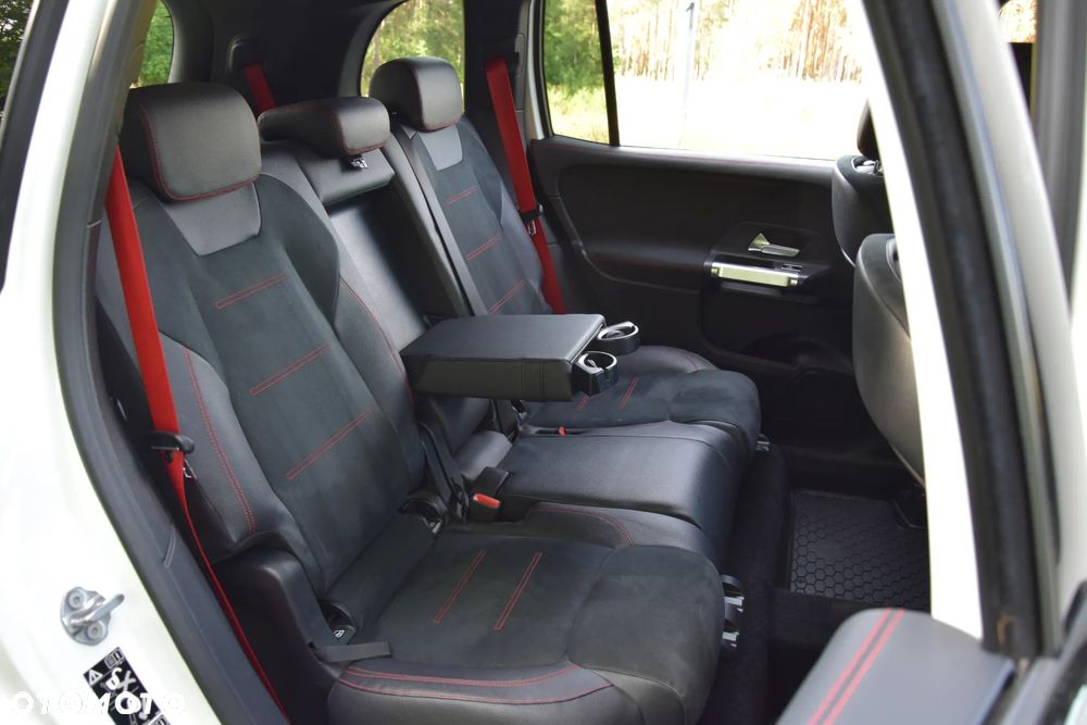 Mercedes-Benz GLB - 16
