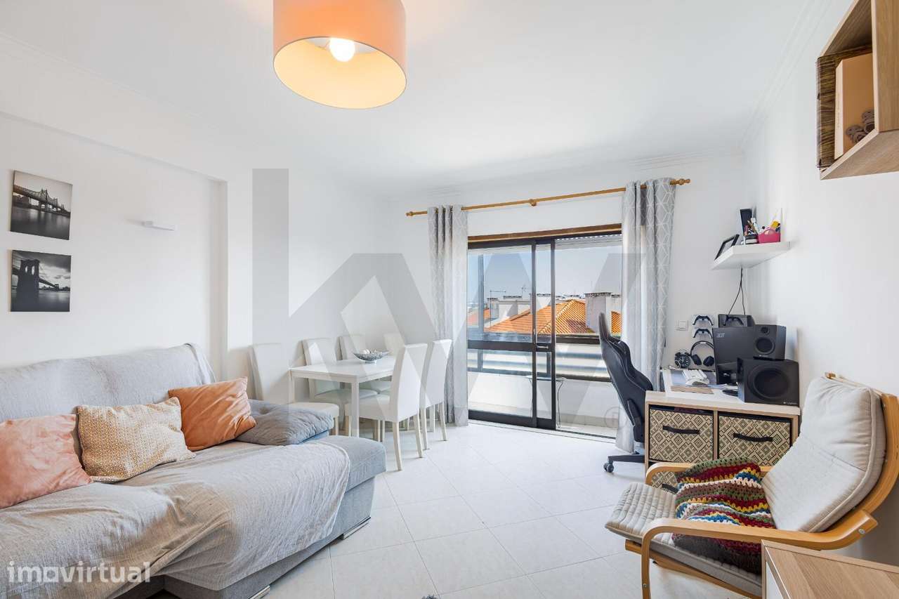 Apartamento T2 com varanda, garagem e arrecadação em Monte Abraão - Grande imagem: 2/25