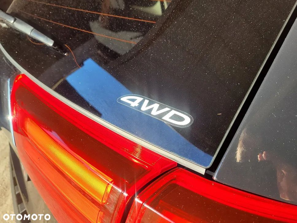 Mitsubishi Outlander 2.0 Intense + Navi 4WD CVT - 31