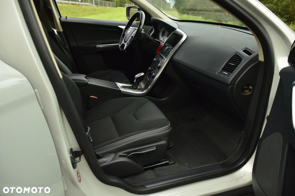 Volvo XC 60 D4 AWD Geartronic Momentum - 8