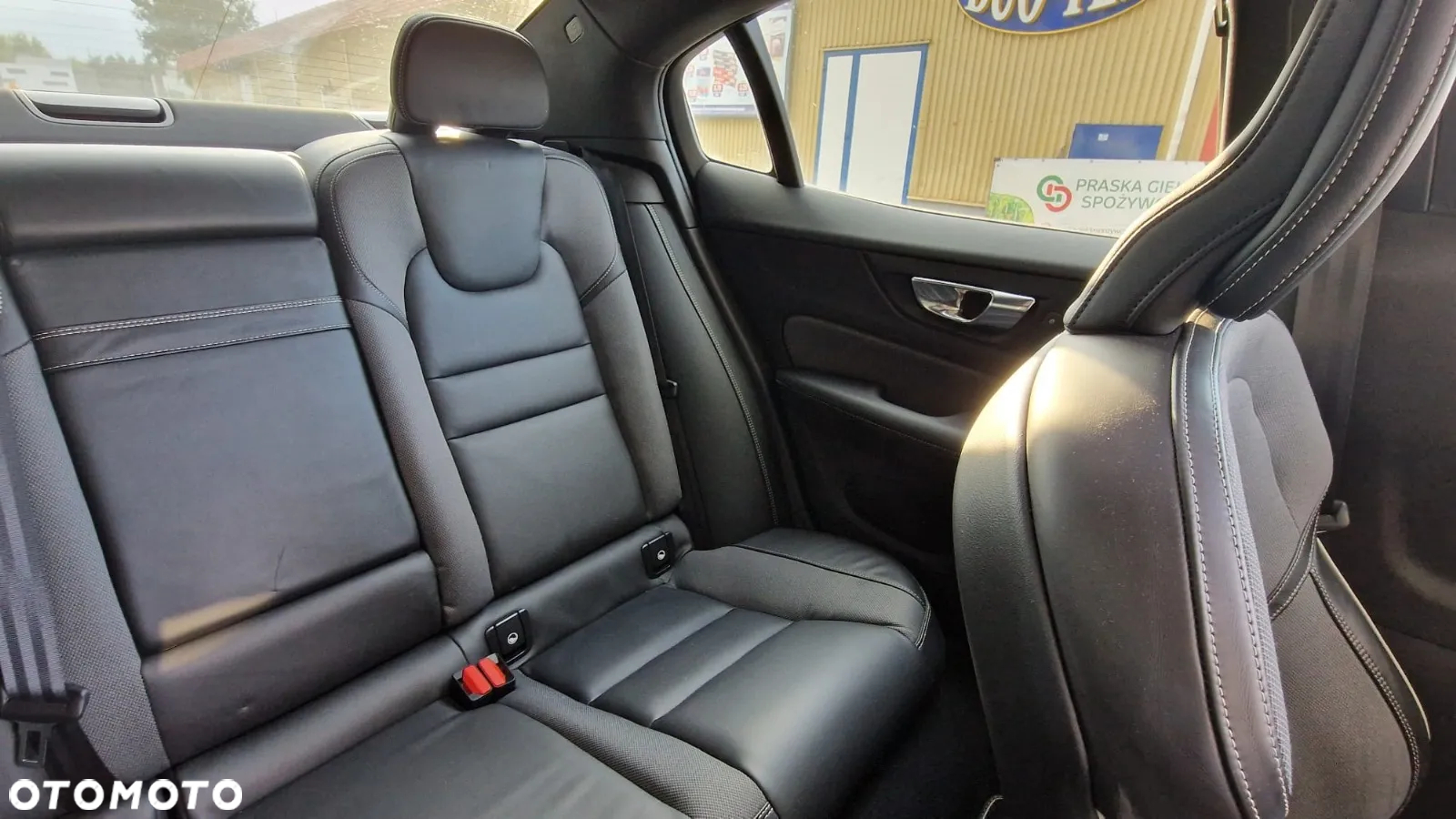 Volvo S60 T6 AWD R-Design - 29