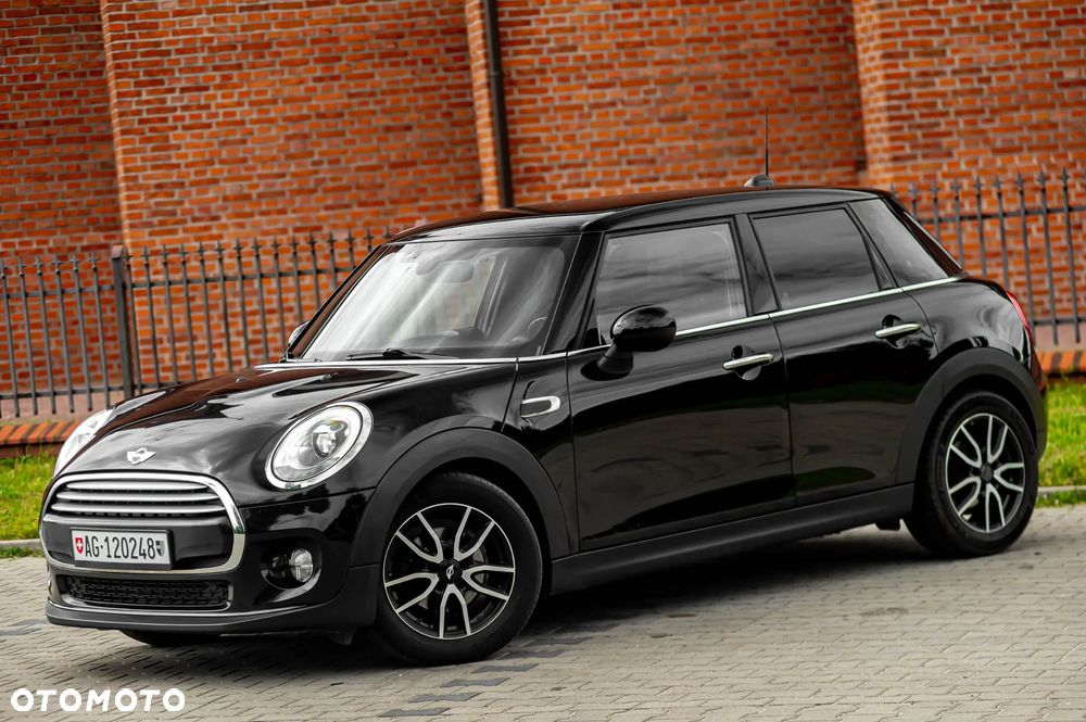 MINI Cooper Essential Trim - 15