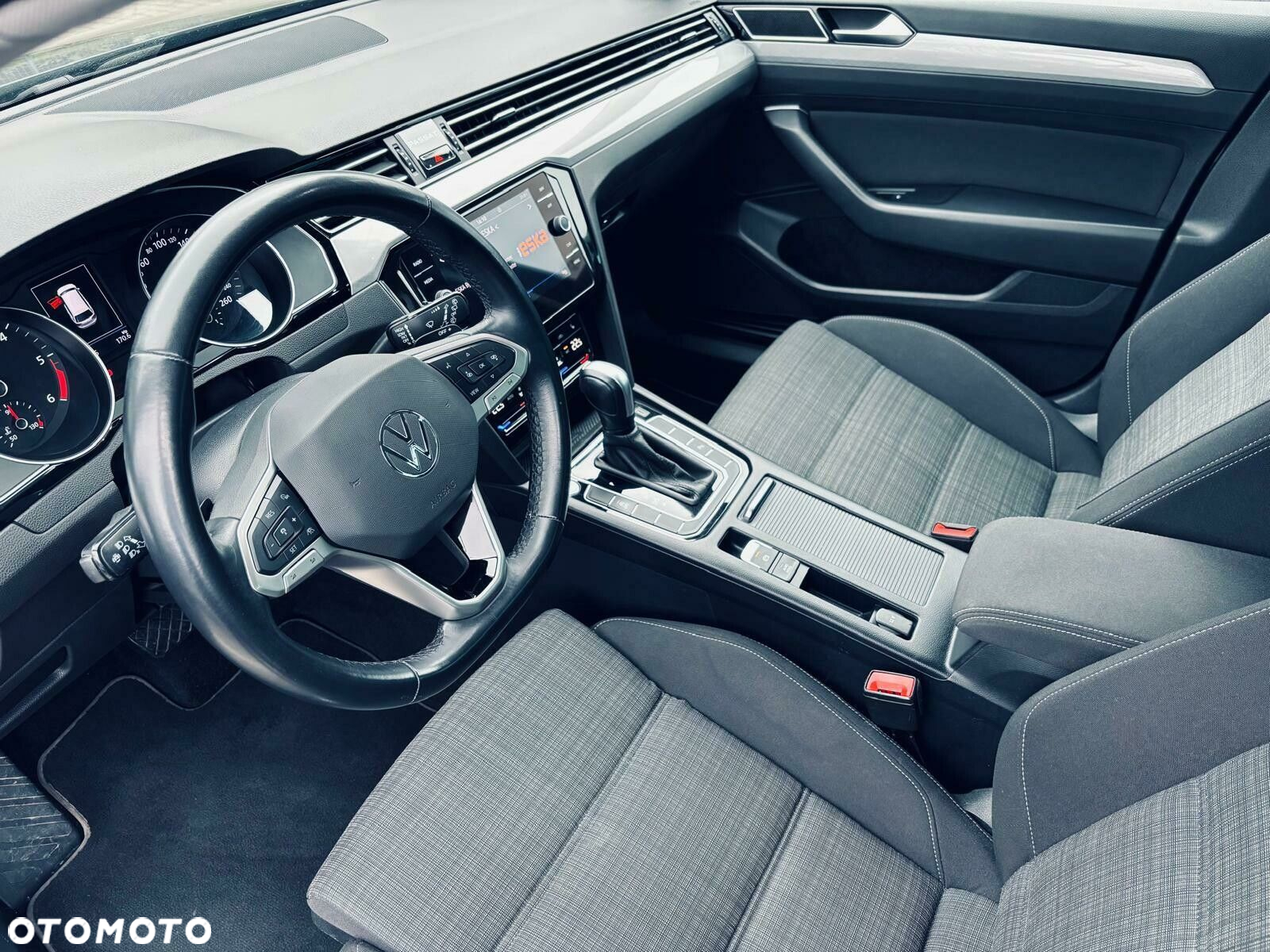Volkswagen Passat - 12
