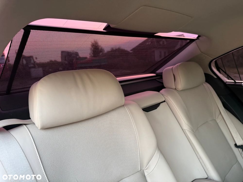 BMW Seria 7 750Li - 12