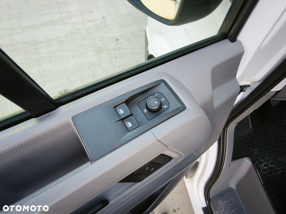 Volkswagen Crafter 35 BiTDI Furgon 177KM - 17