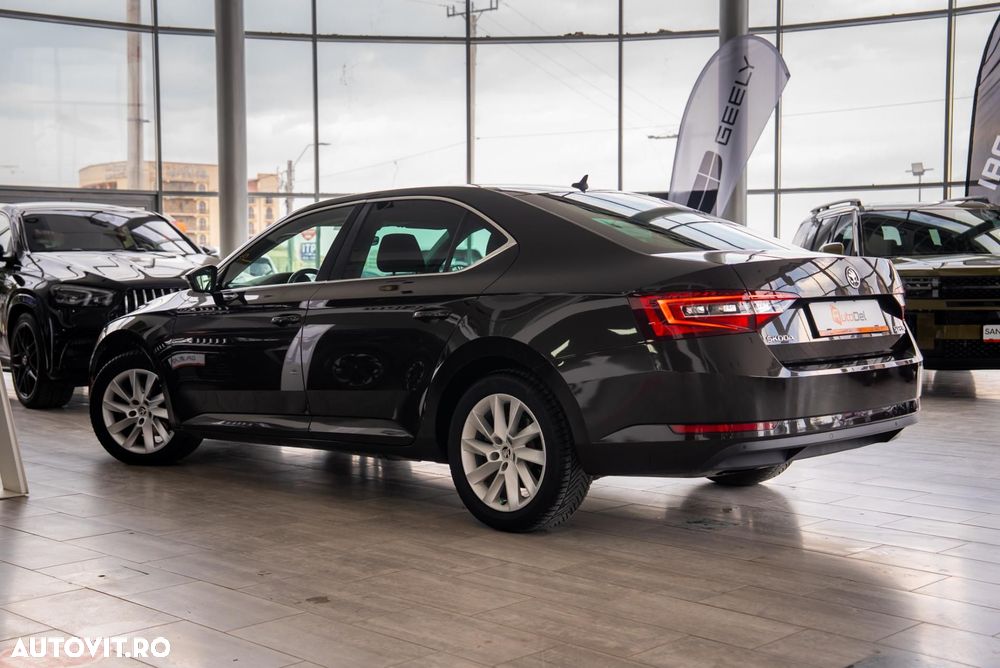 Skoda Superb 2.0 TDI DSG Active - 10